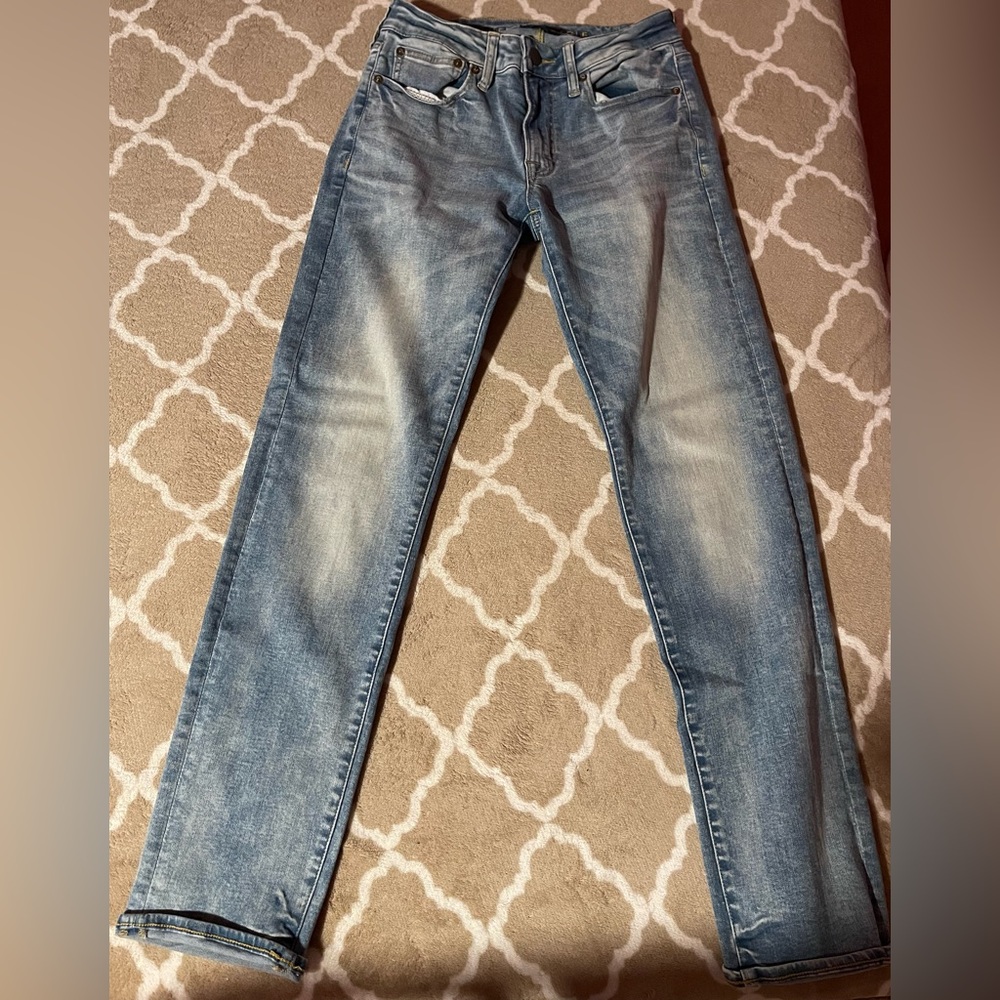 American Eagle 28 x 32 skinny jeans